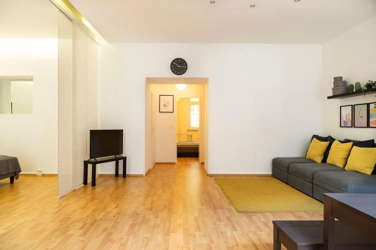 Cosy 2 Bedroom Apartment For 8 In Berlin Neukolln