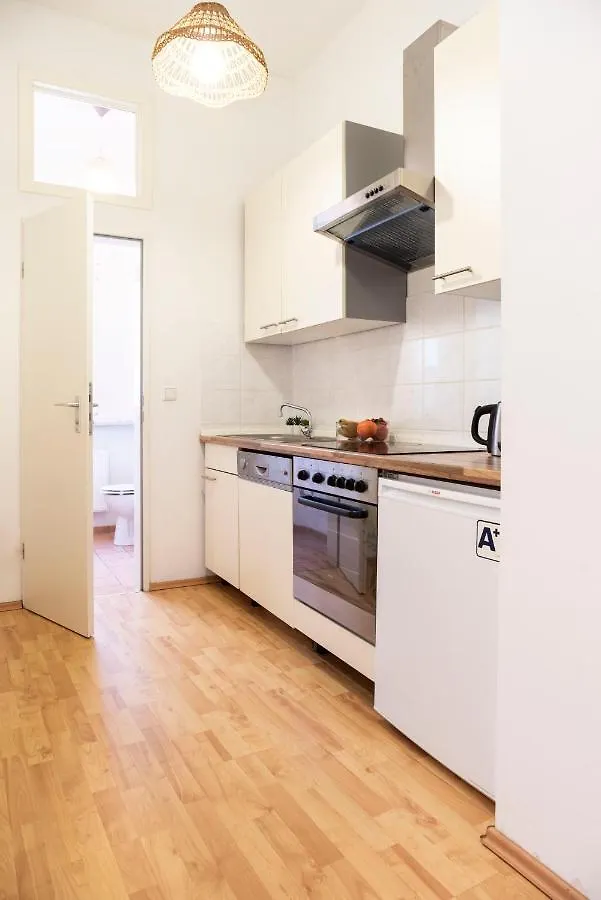 Cosy 2 Bedroom Apartment For 8 In Berlin Neukolln