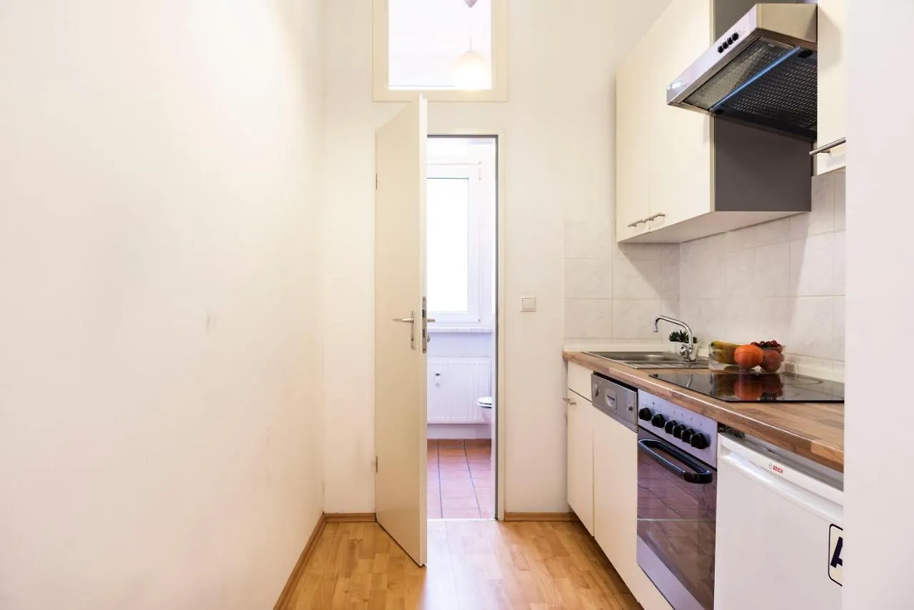 Cosy 2 Bedroom Apartment For 8 In Berlin Neukolln
