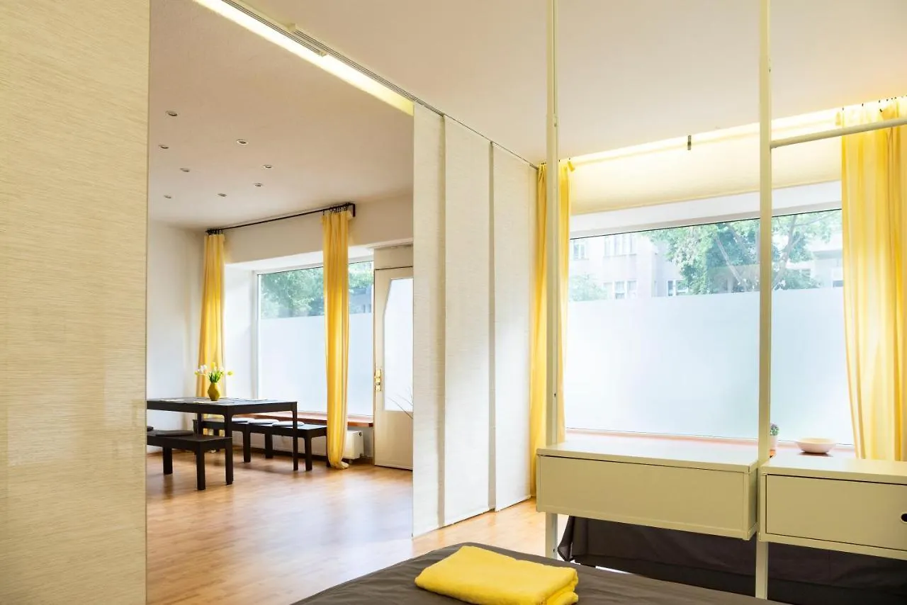 Cosy 2 Bedroom Apartment For 8 In Berlin Neukolln 0*,  德国