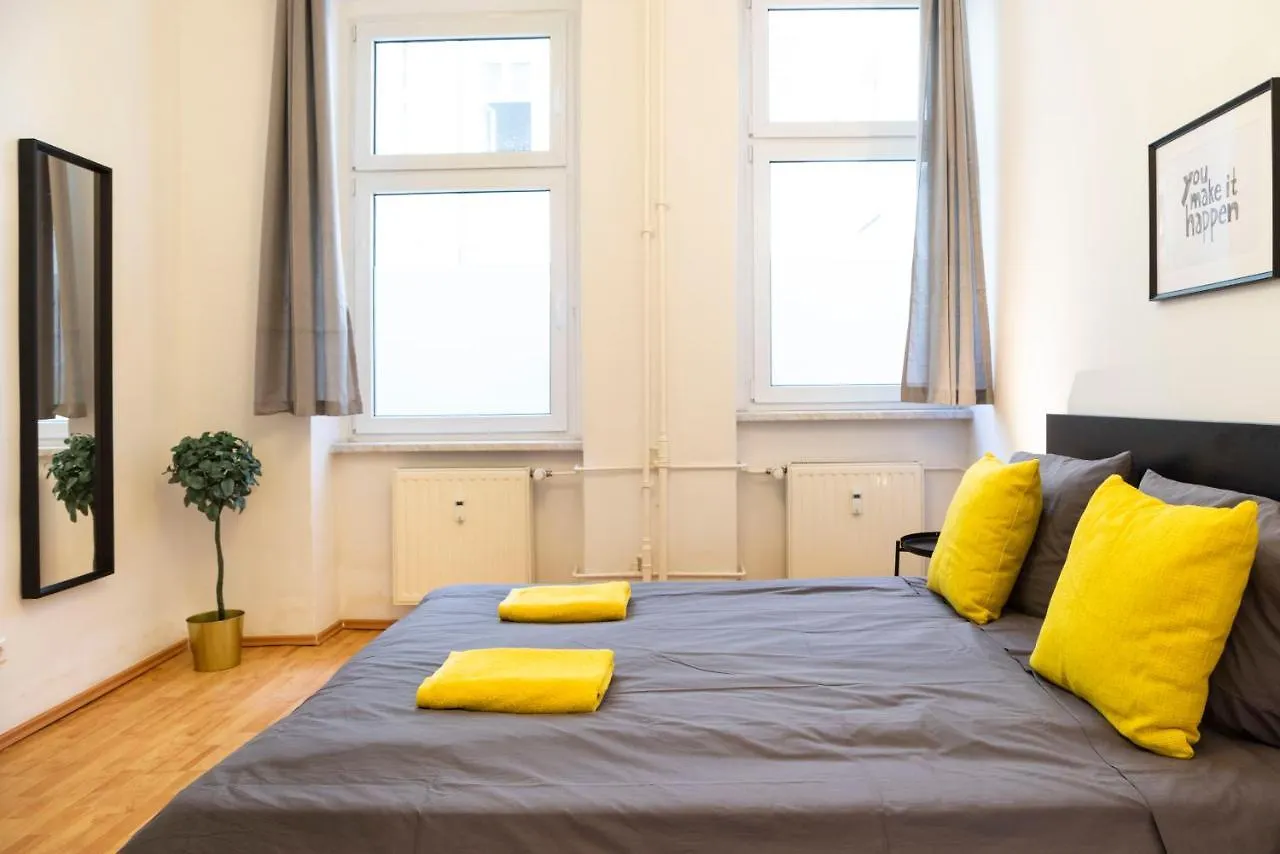 Cosy 2 Bedroom Apartment For 8 In Berlin Neukolln 0*,  德国