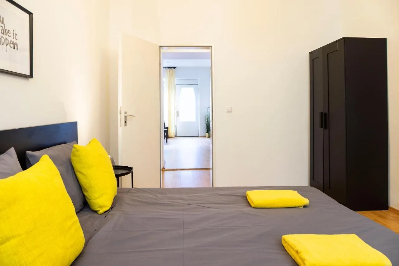 Cosy 2 Bedroom Apartment For 8 In Berlin Neukolln Germany